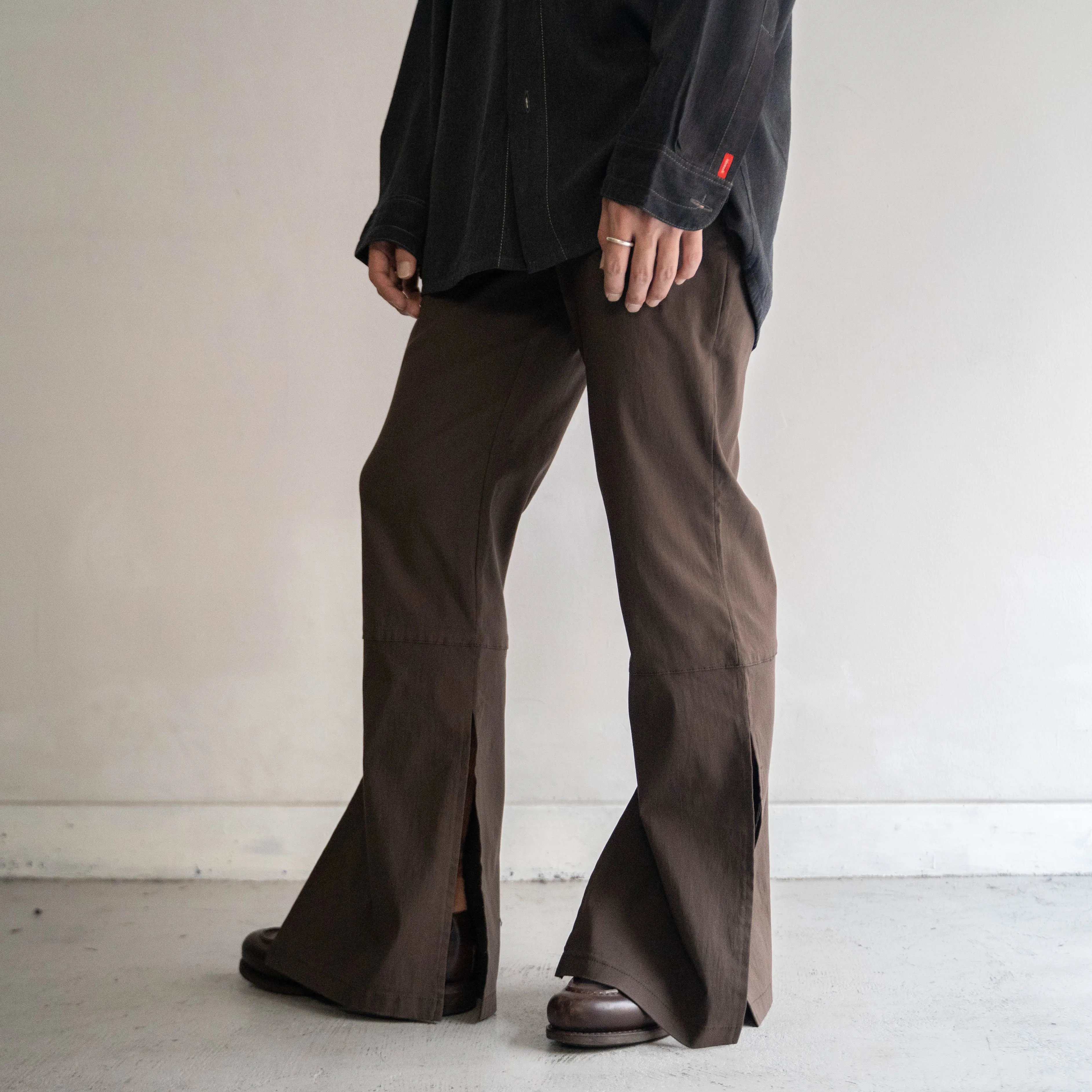 2000s dark brown viscose × polyester deep slit slacks