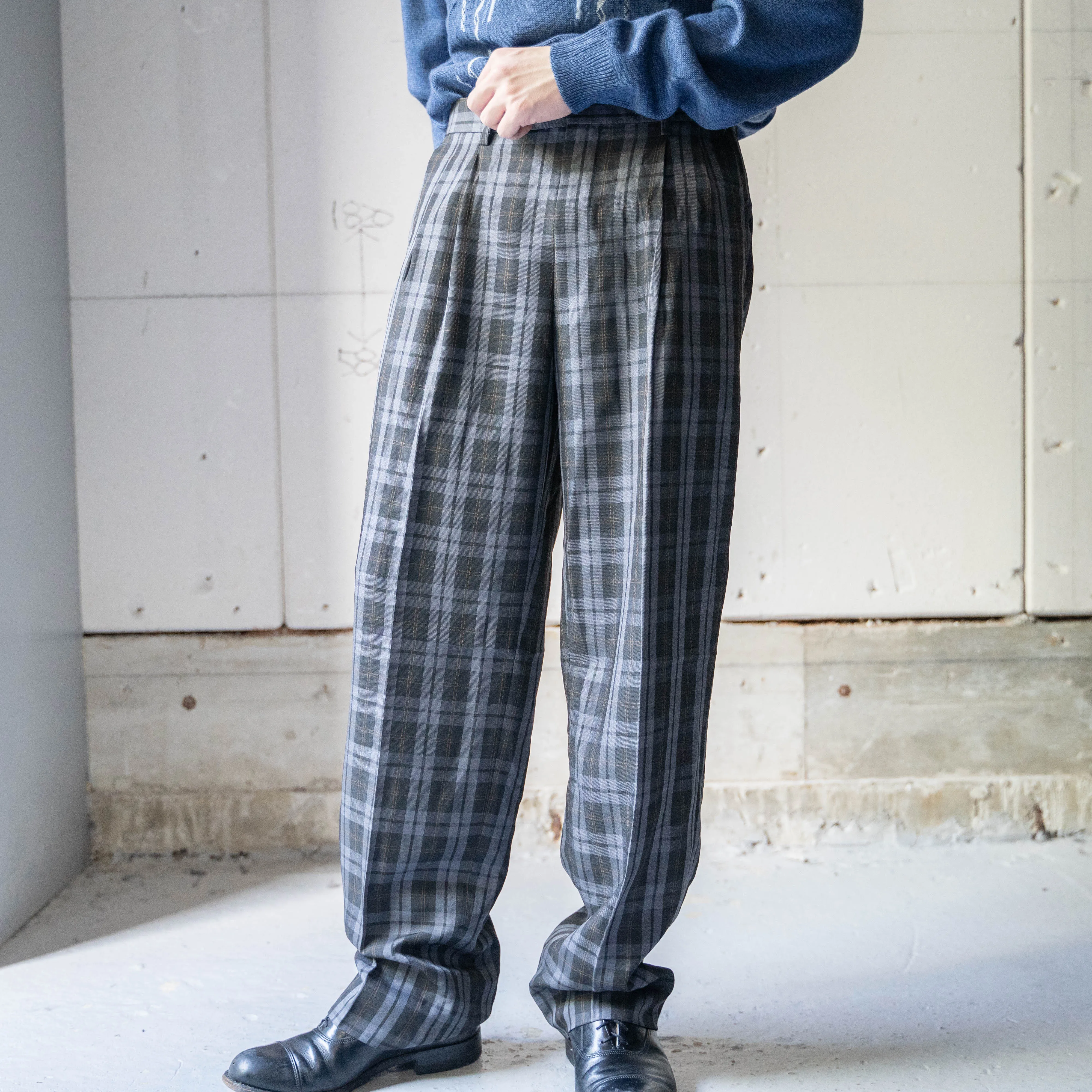 around 1990s black based check pattern poly slacks