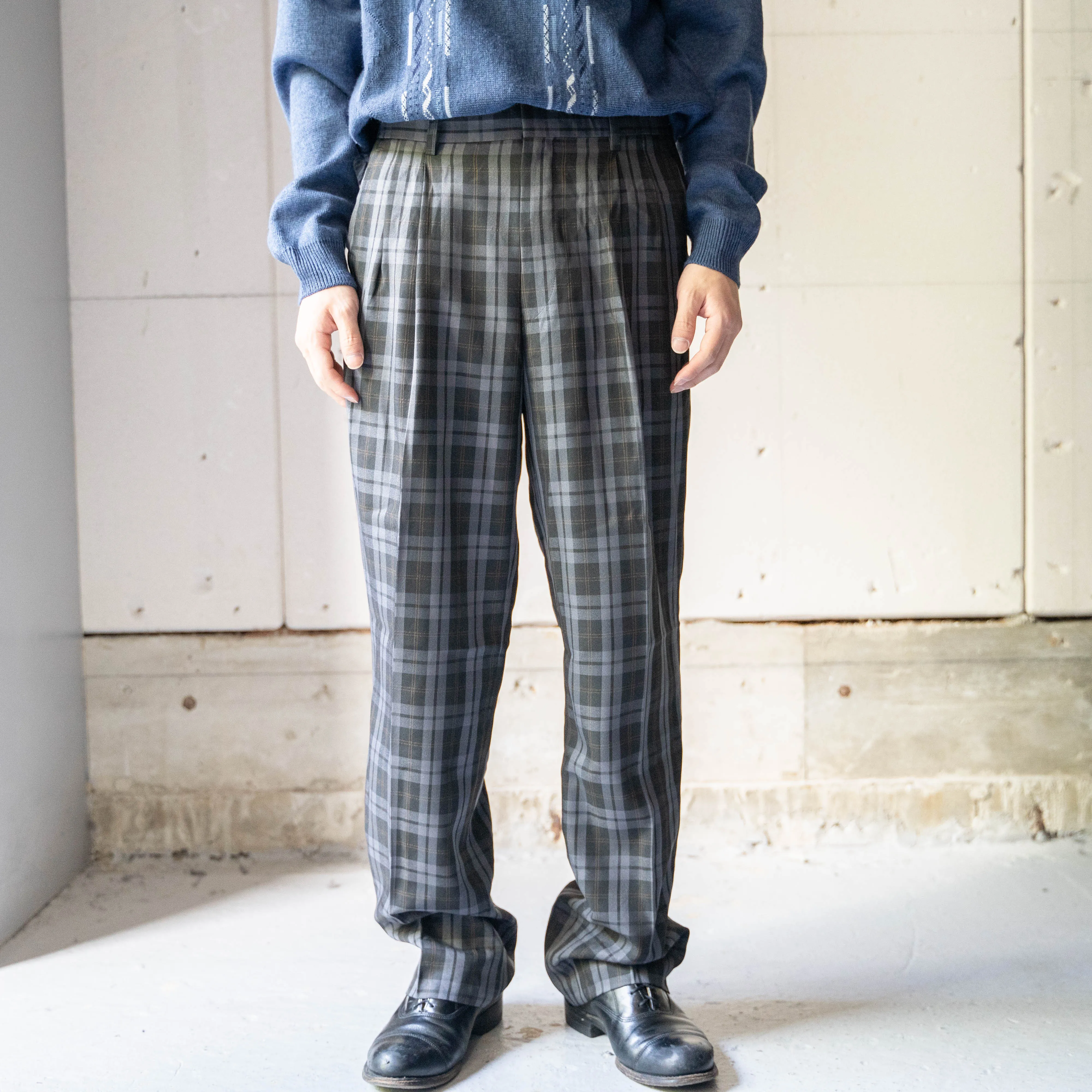 around 1990s black based check pattern poly slacks