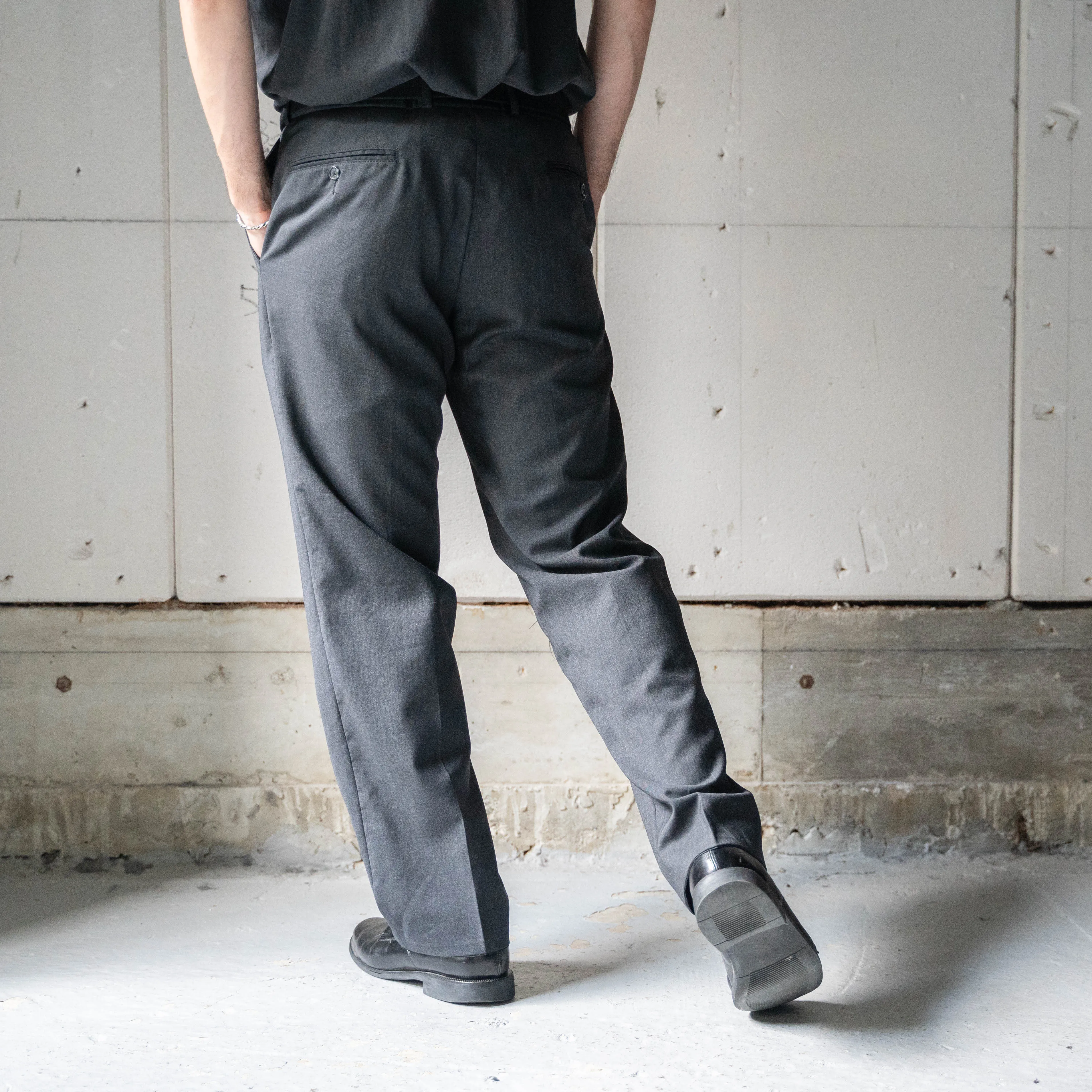 around 2000s black color one tuck summer wool slacks