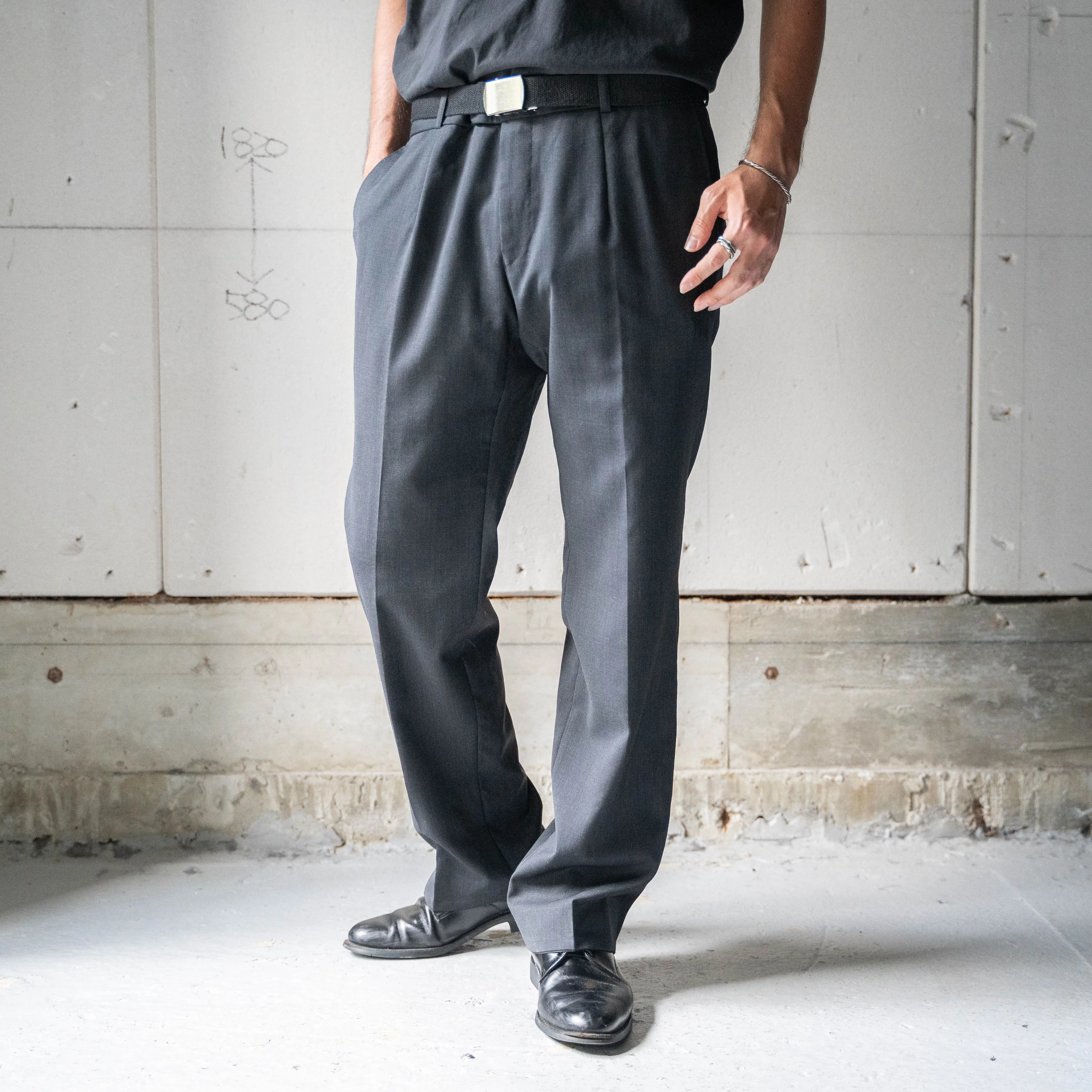 around 2000s black color one tuck summer wool slacks